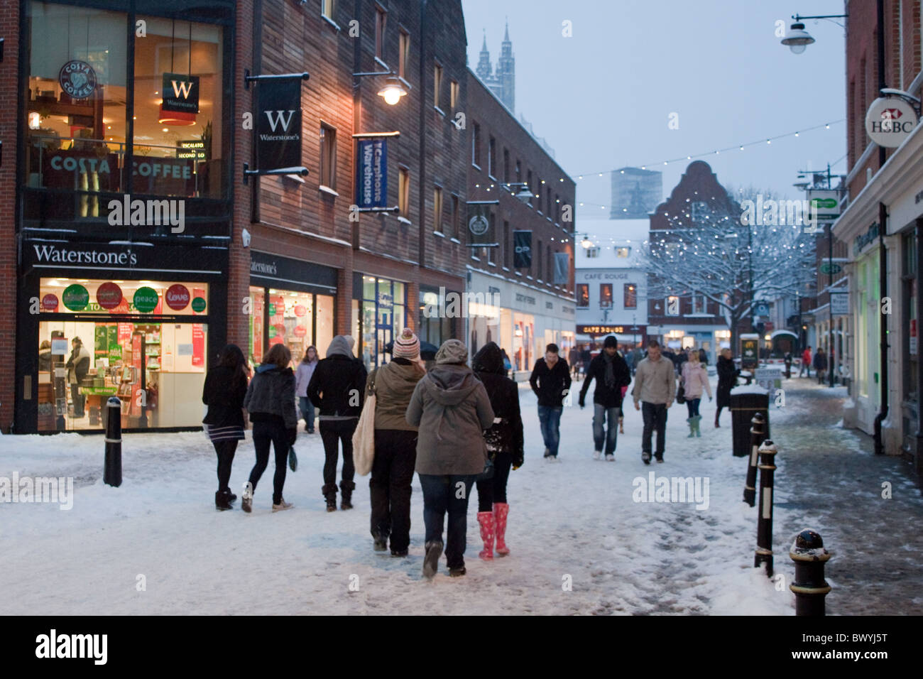Christmas shopping in Canterbury Stock Photo - Alamy