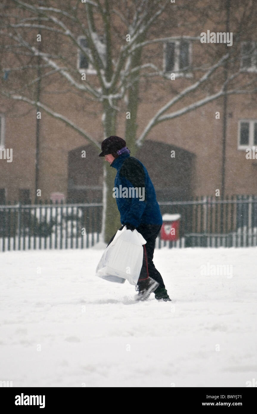 Lady walking cold hi-res stock photography and images - Alamy