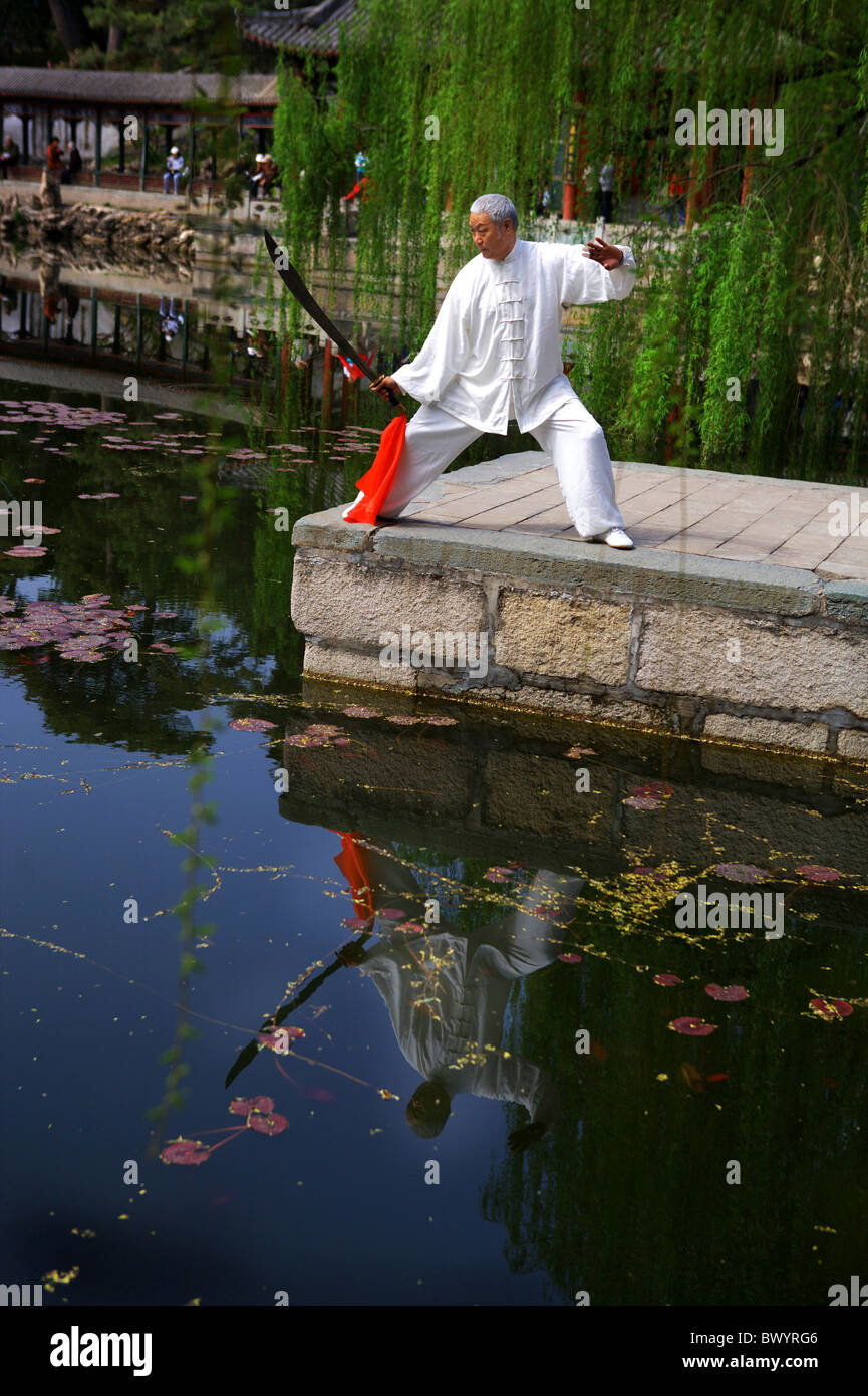 Elderly man practising Taiji knife, Summer Palace, Beijing, China Stock Photo