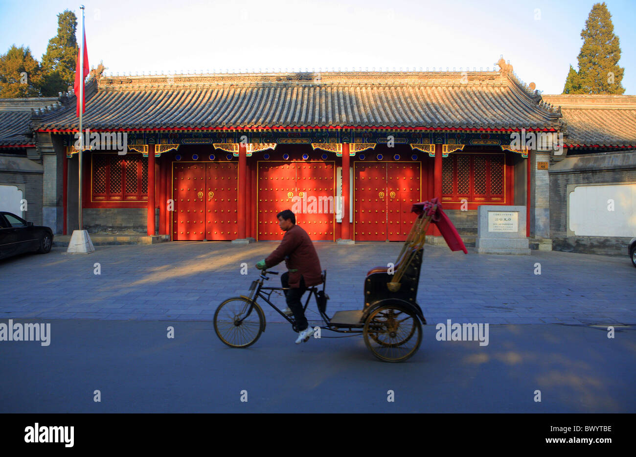 Chinese man riding rickshaw, Prince Kung's Mansion, Beijing, China Stock Photo