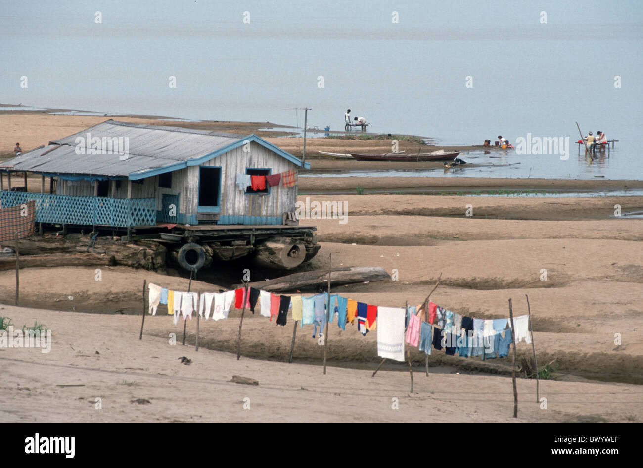 BRAZIL. FAMILIES LIVING ON THE BANKS OF THE AMAZON RIVER Stock Photo