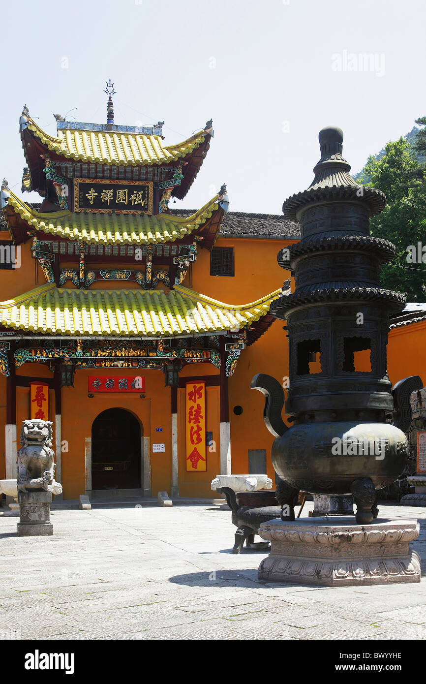 Entrance of Qiyuan Temple, Mount Jiuhua, Qingyang, Anhui Province, China Stock Photo