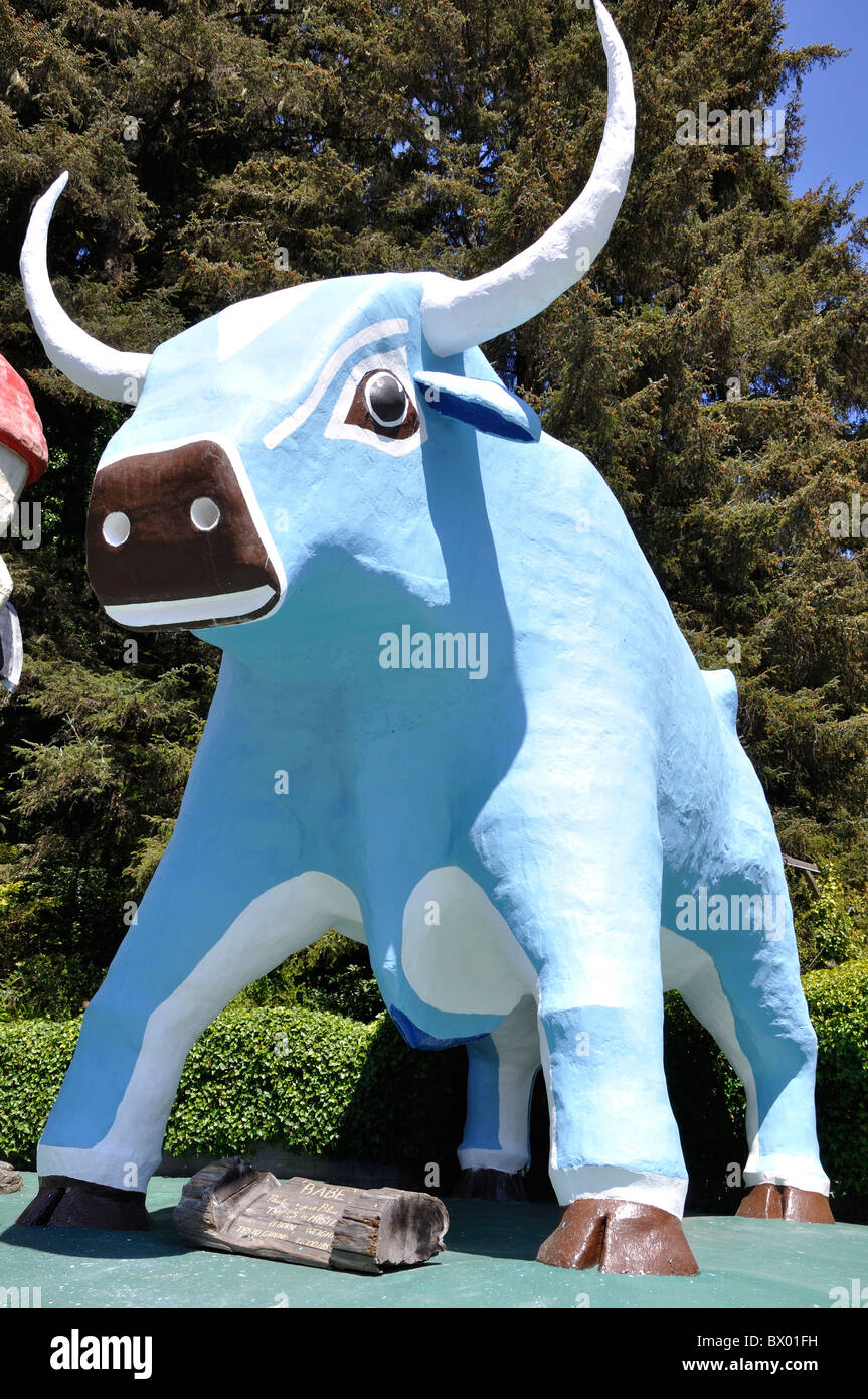 Babe the Blue Ox statue by Paul Bunyan at Trees Of Mystery, Klamath, California, USA Stock Photo