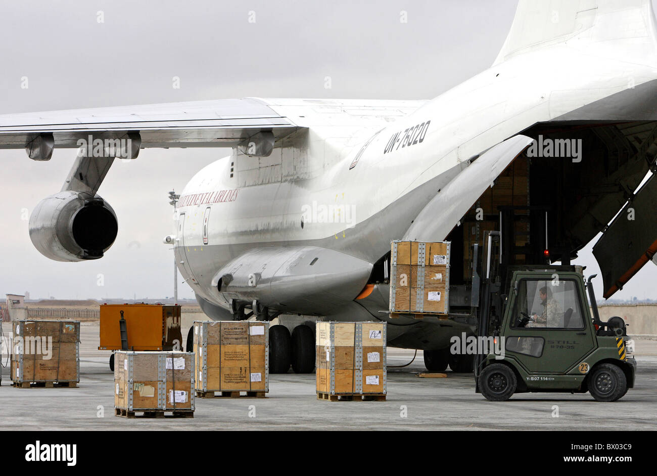 Unloading of a cargo plane at the airport in Camp Marmal, Mazar-e Sharif,  Afghanistan Stock Photo - Alamy