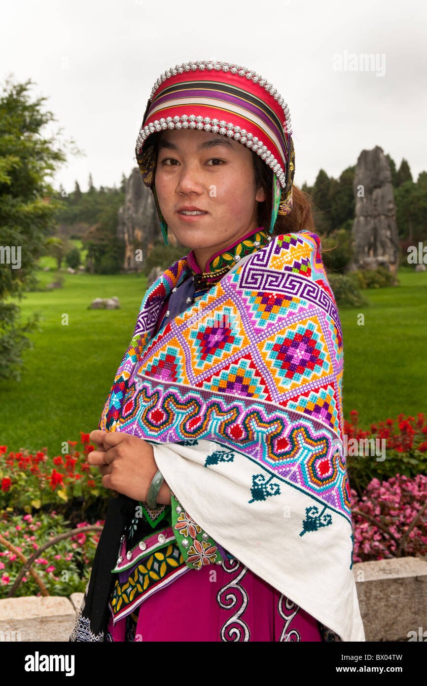 Woman from Sani minority, Shilin Stone Forest, Shilin Yi, near Lunan and Kunming, Yunnan Province, China Stock Photo