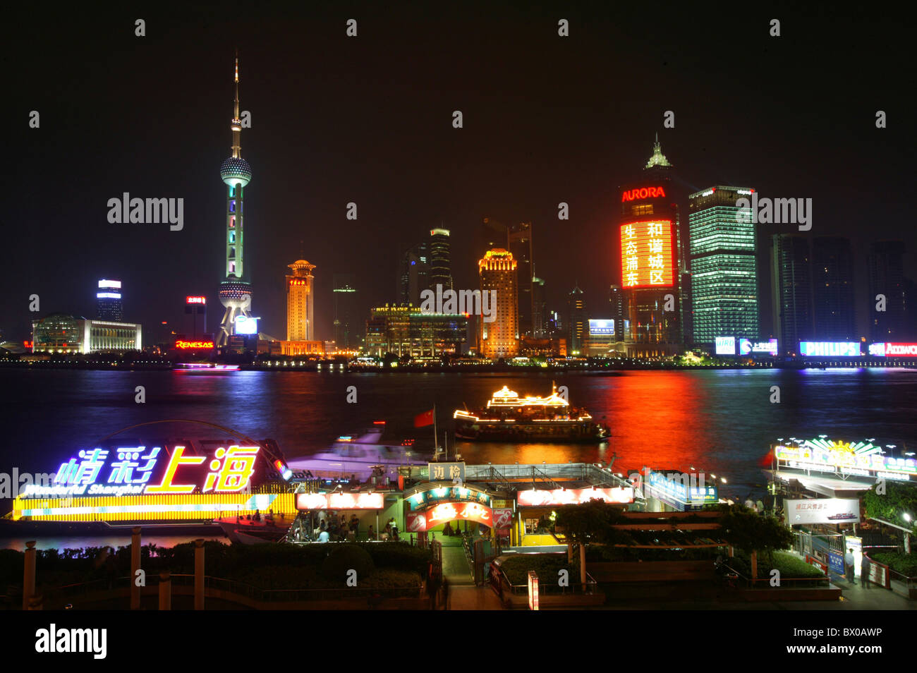 Night bund river cruise hi-res stock photography and images - Alamy