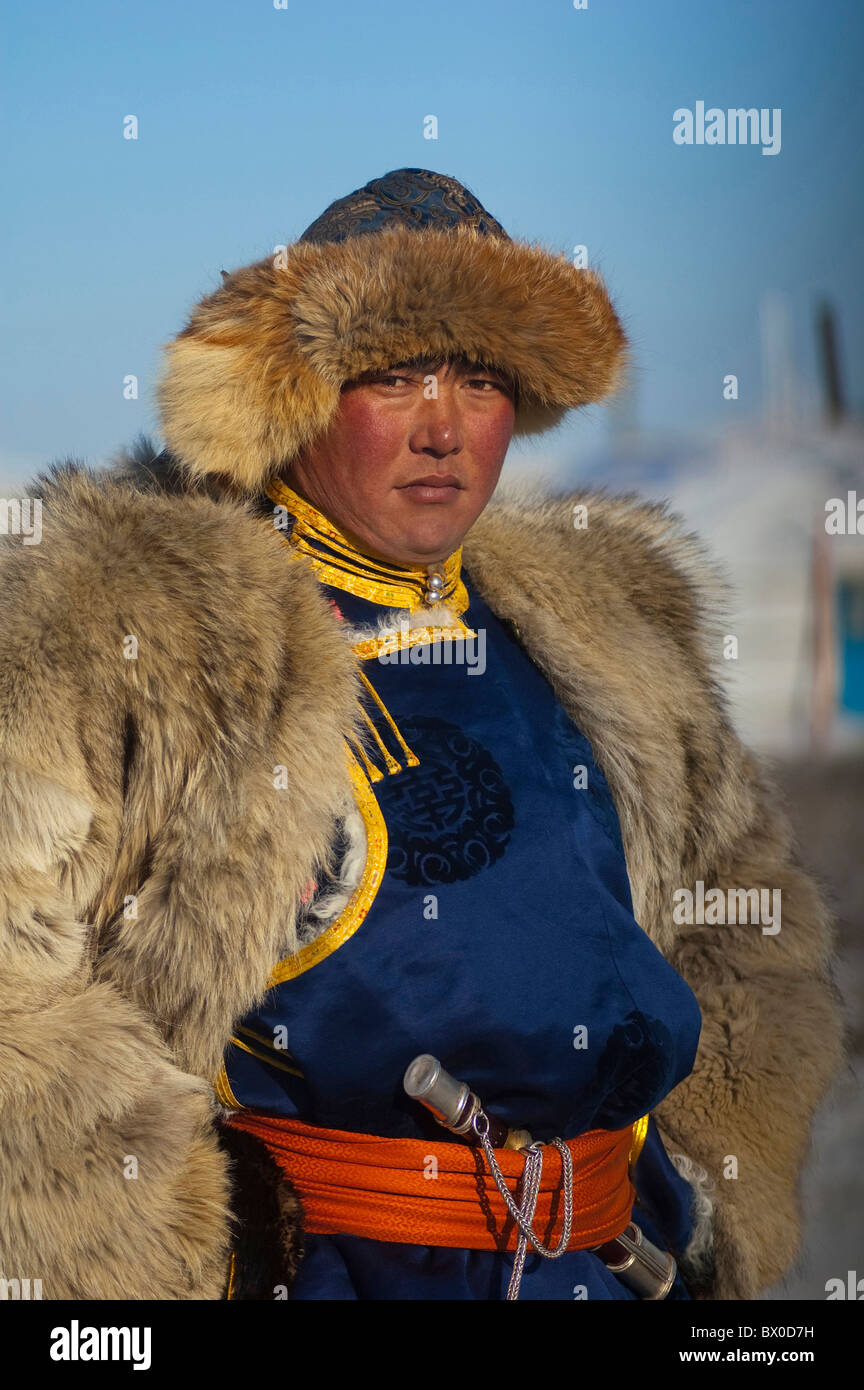 barag-mongolian-man-in-fur-coat-old-bara