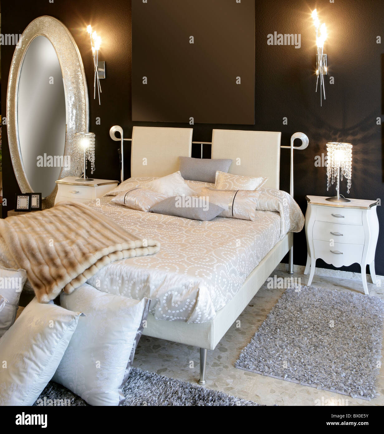 Oval mirror hires stock photography and images Alamy