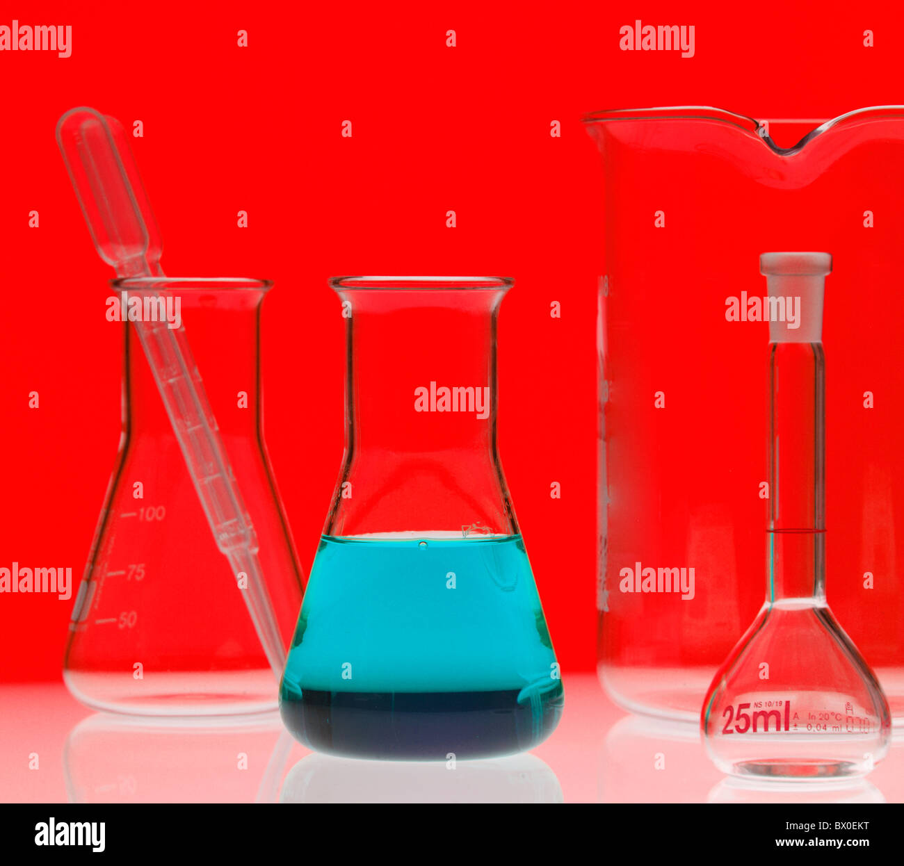 Retort laboratory hires stock photography and images Alamy