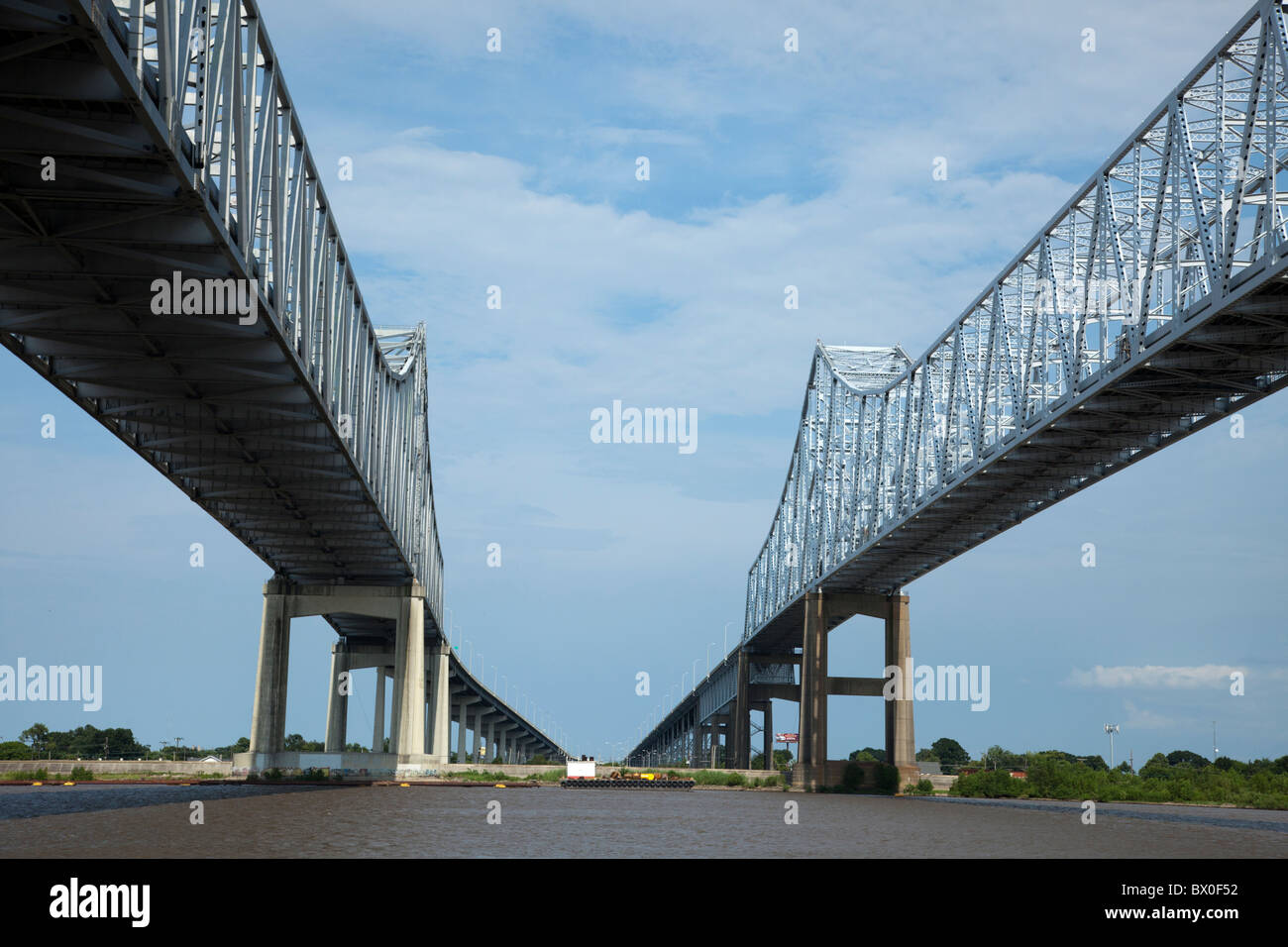 The Crescent City Connection (formerly the Greater New Orleans Bridge) are twin cantilever bridges spanning the Mississipi River Stock Photo