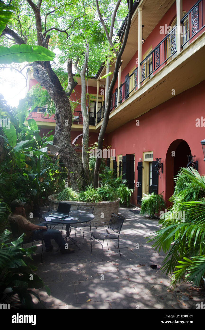 Courtyard of the Olivier House Hotel in New Orleans, Louisiana. The house  was originally built in 1838 Stock Photo - Alamy, image size:866x1390