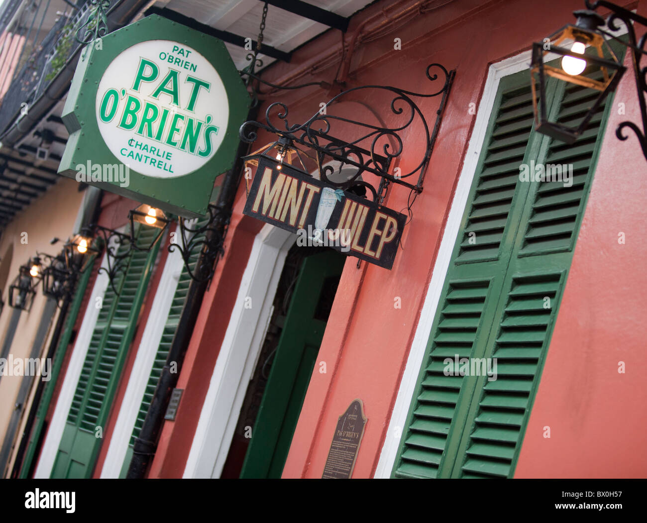 Pat O'Brien's bar and nightclub in New Orleans, Louisiana's French Quarter is home of the famed mint julep drink. Stock Photo