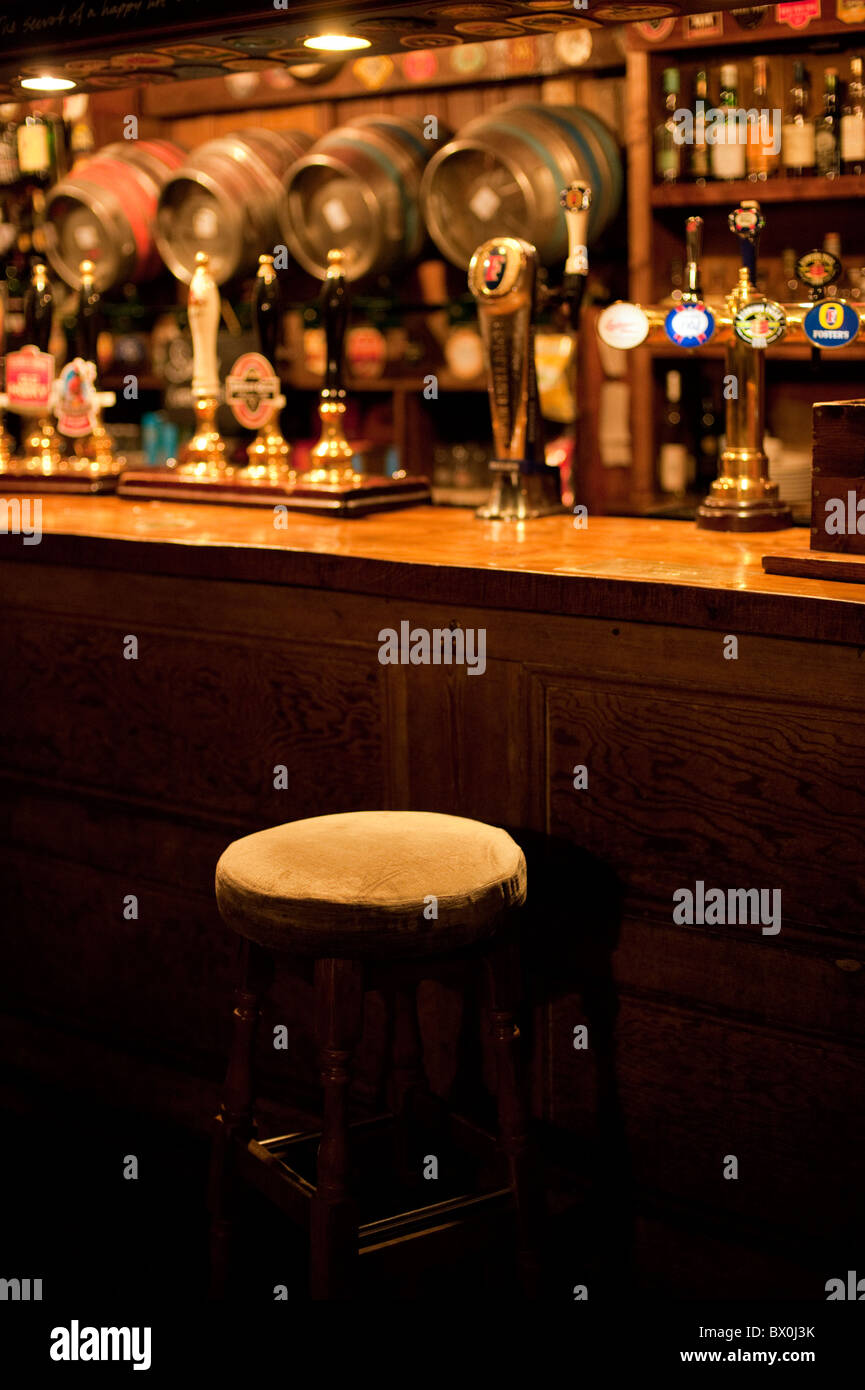 A bar stool at the counter of the traditional Old Bookbinder's Pub in Oxford. Stock Photo