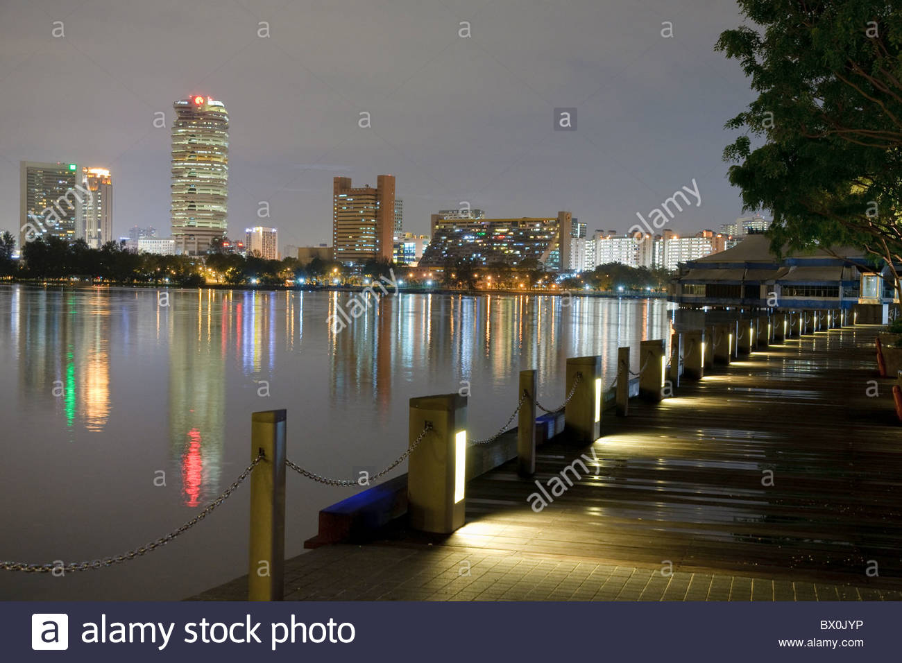 Promenade At The Singapore Indoor Stadium With The Singapore Skyline Stock Photo Alamy