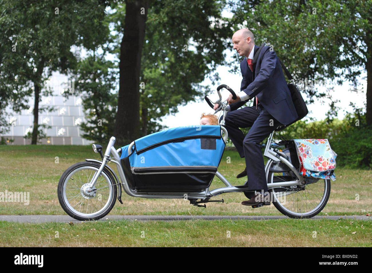 Bicycle with carrier in front hotsell