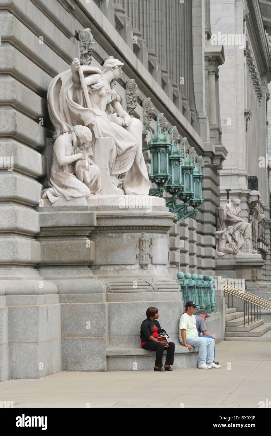 Jurisprudence sculpture by Daniel Chester French at Federal Building. Cleveland, Ohio, USA. With people sitting at the base. Stock Photo