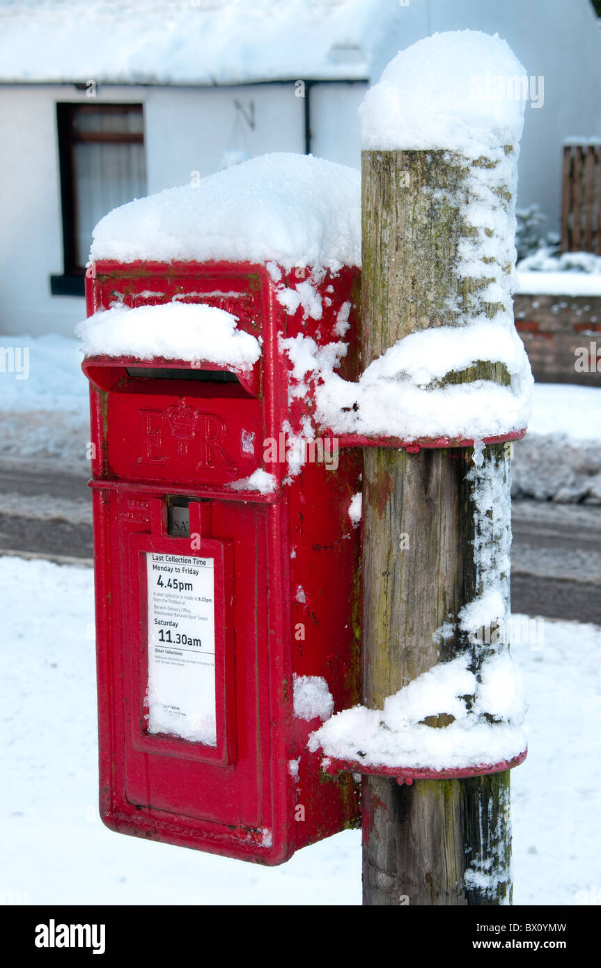 red post box in the snow Stock Photo - Alamy