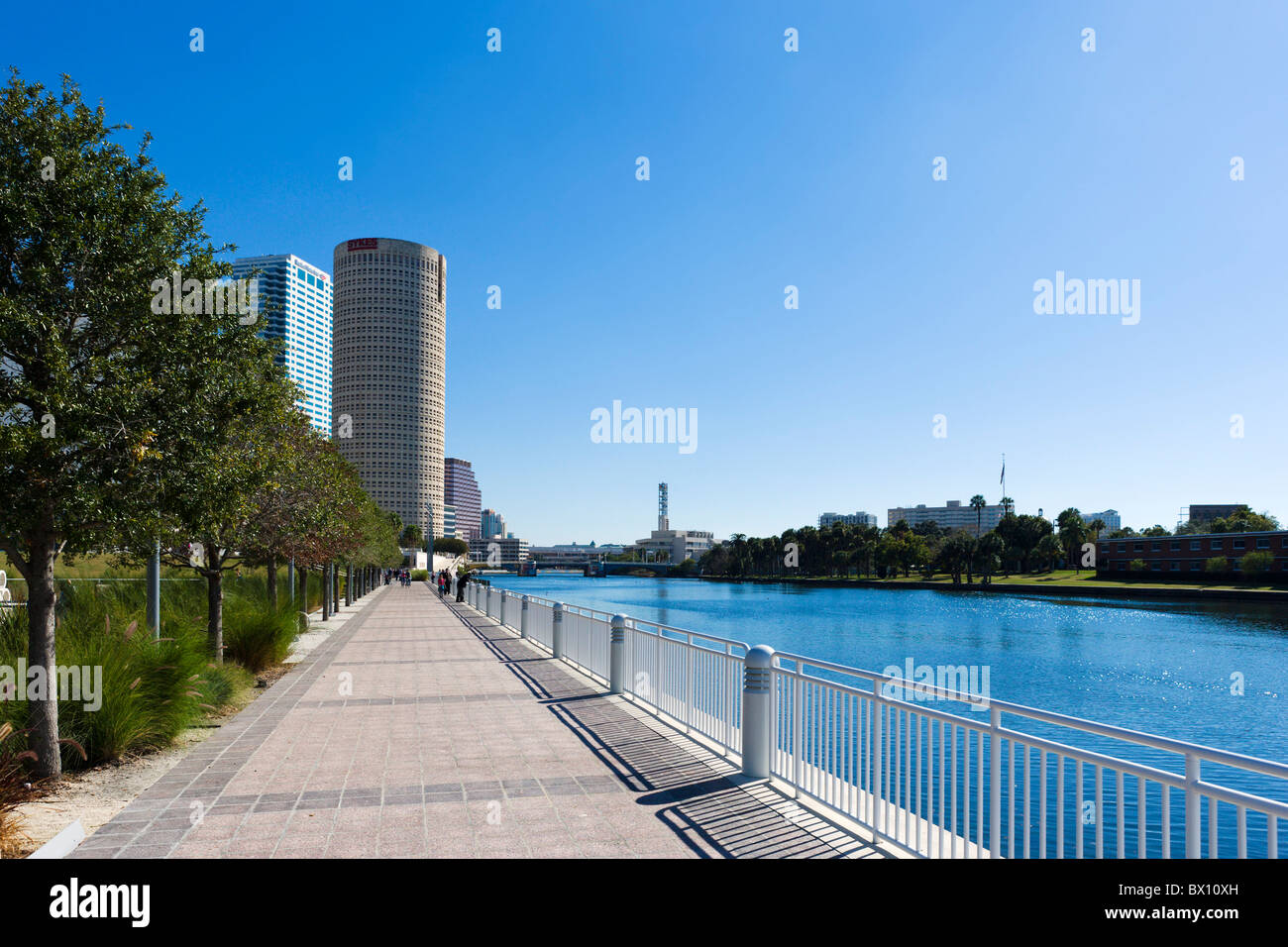Tampa Riverwalk alongside the banks of the Hillsborough River near the Museum of Art, Tampa, Florida, USA Stock Photo
