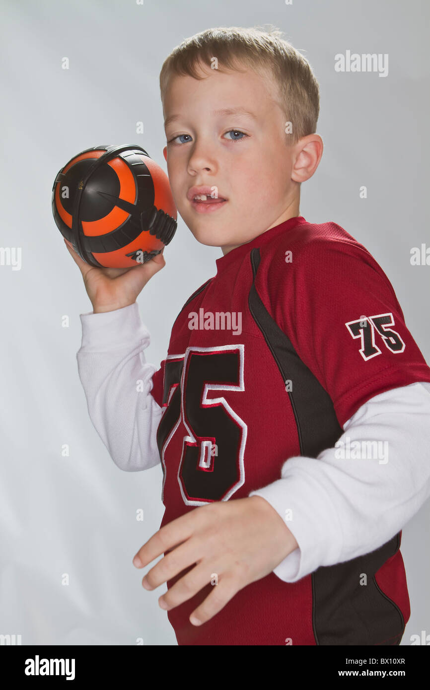 Throwing a football hires stock photography and images Alamy