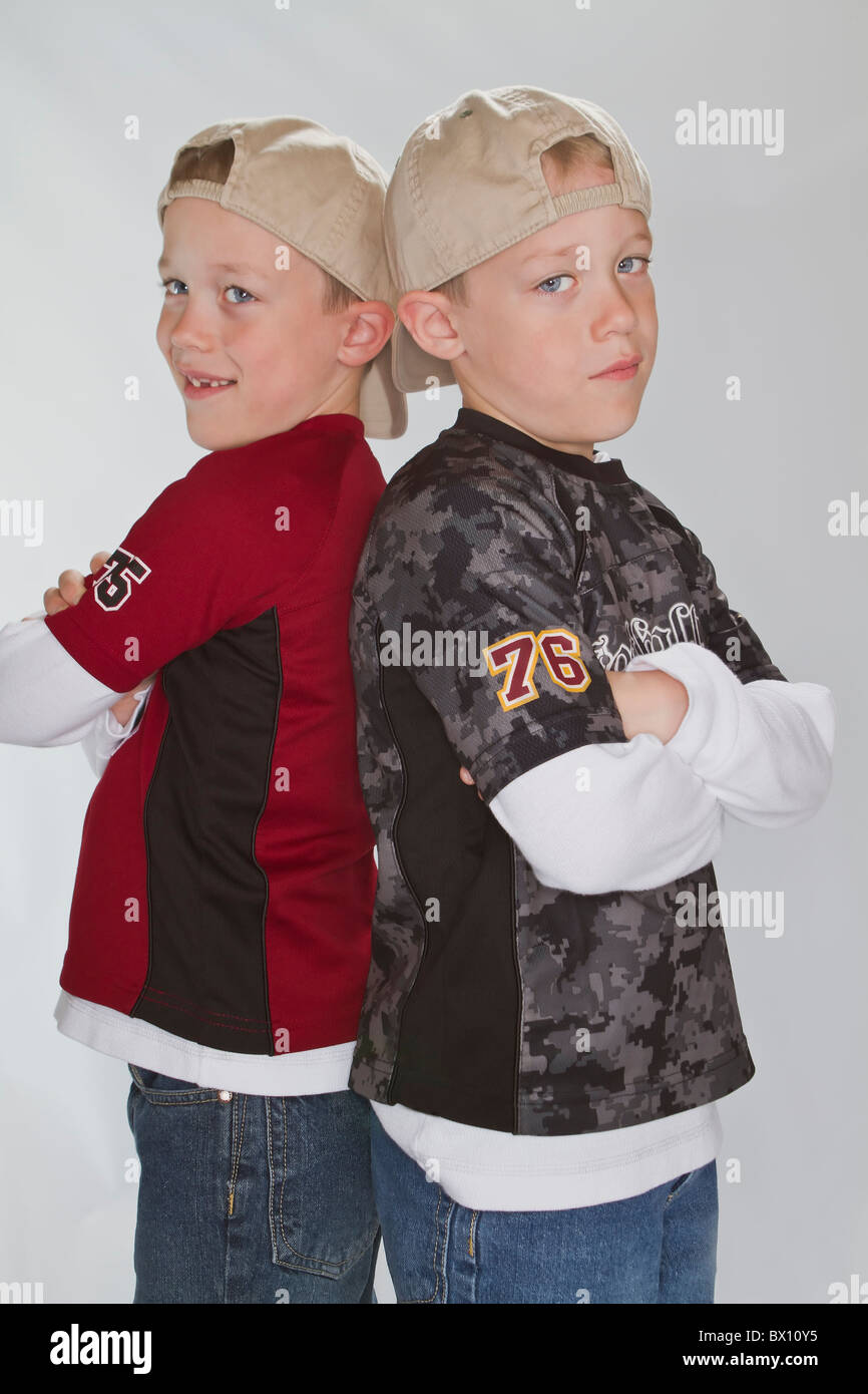 Identical twins blond boys hi-res stock photography and images - Alamy
