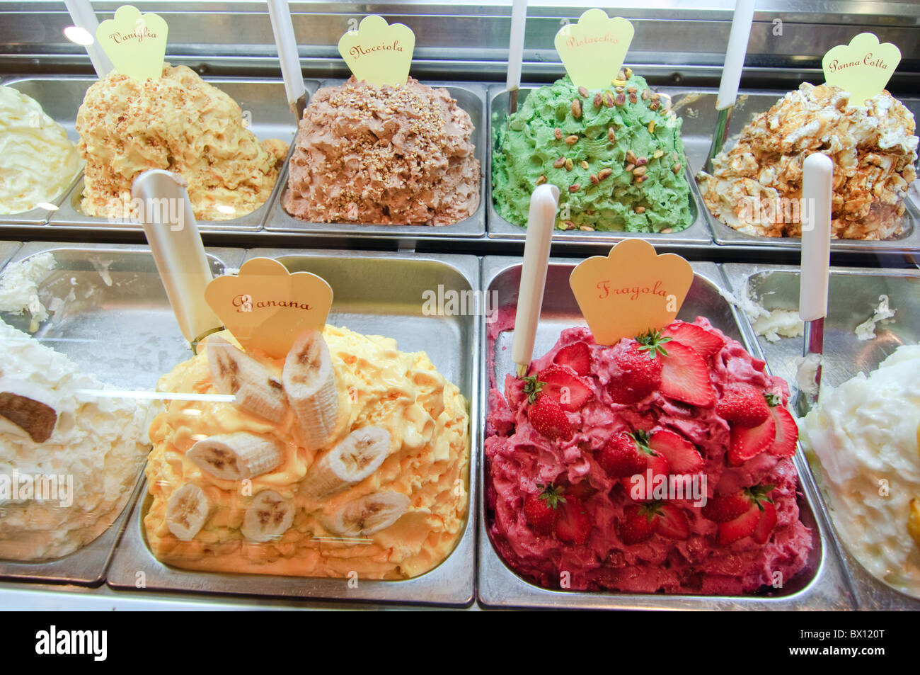 https://c8.alamy.com/comp/BX120T/italian-ice-cream-parlor-BX120T.jpg