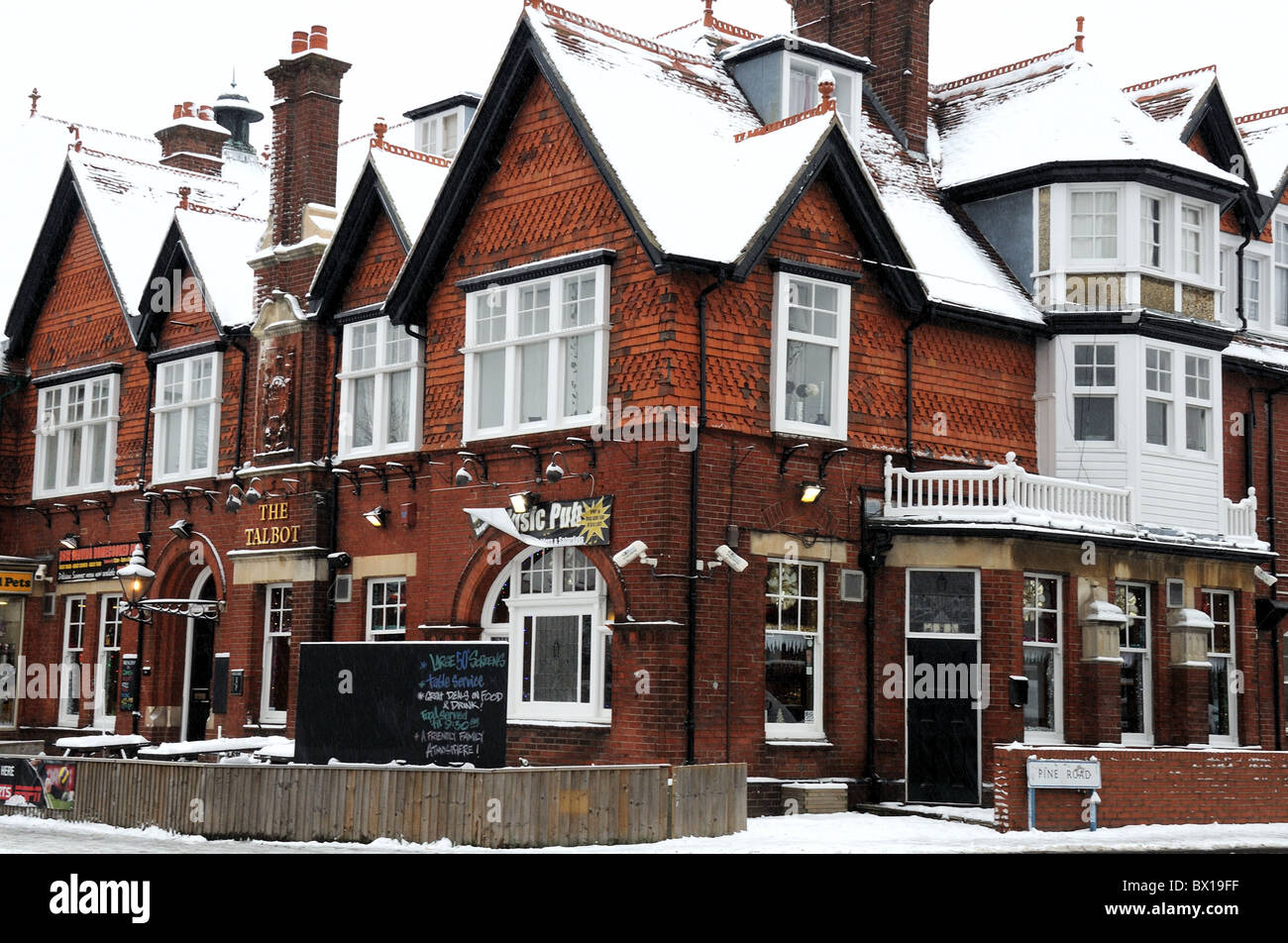 bournemouth winton wimborne rd dec 2nd 2010 snowfall Stock Photo Alamy