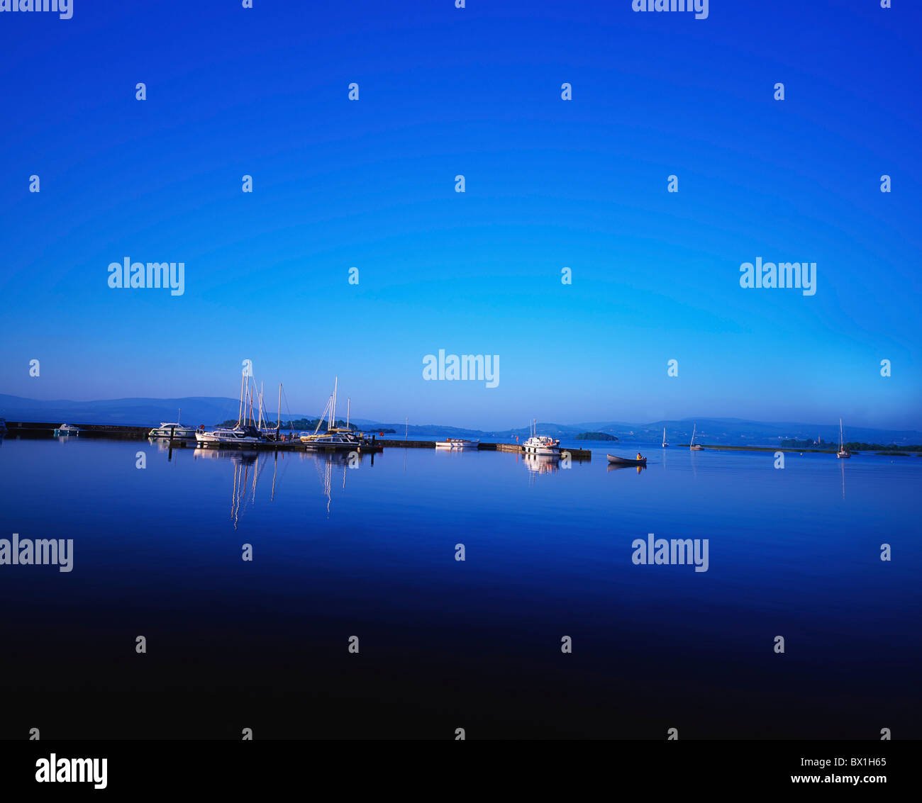 Boats on still water hi-res stock photography and images - Alamy