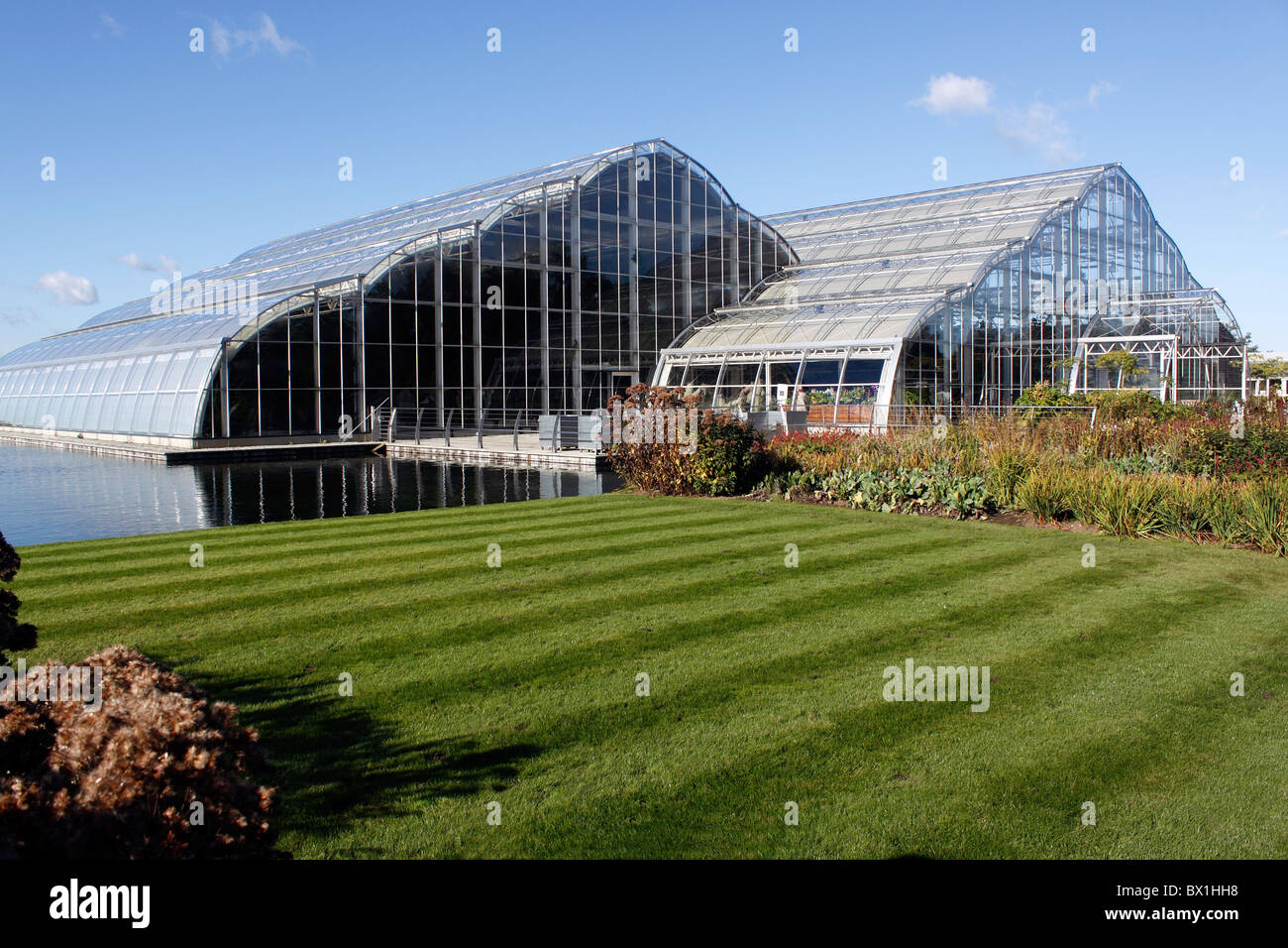 THE GLASSHOUSE AND GARDENS AT RHS WISLEY. SURREY UK. Stock Photo