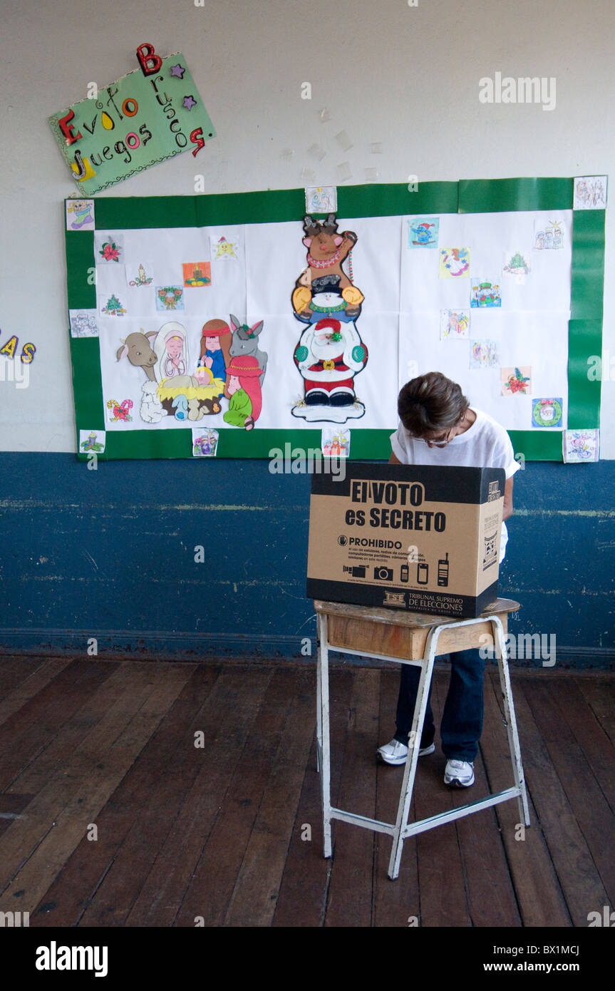 Citizen voting Municipal elections December 2010 San José Costa Rica Stock Photo