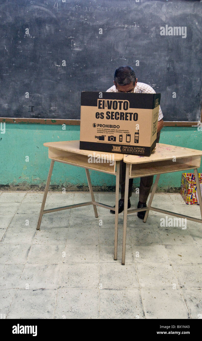 Person voting Municipal elections San José Costa Rica Stock Photo