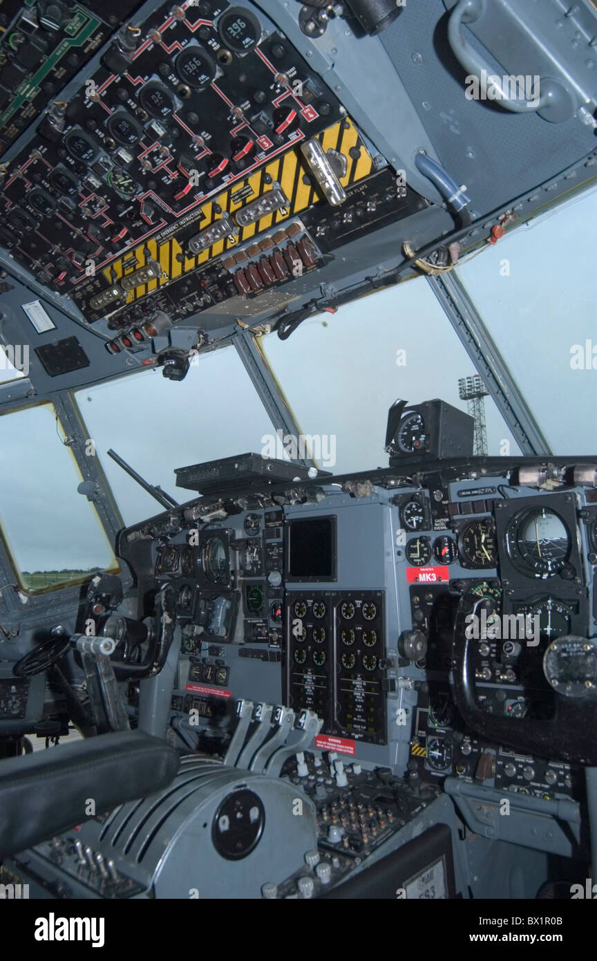 C 130 cockpit hi-res stock photography and images - Alamy