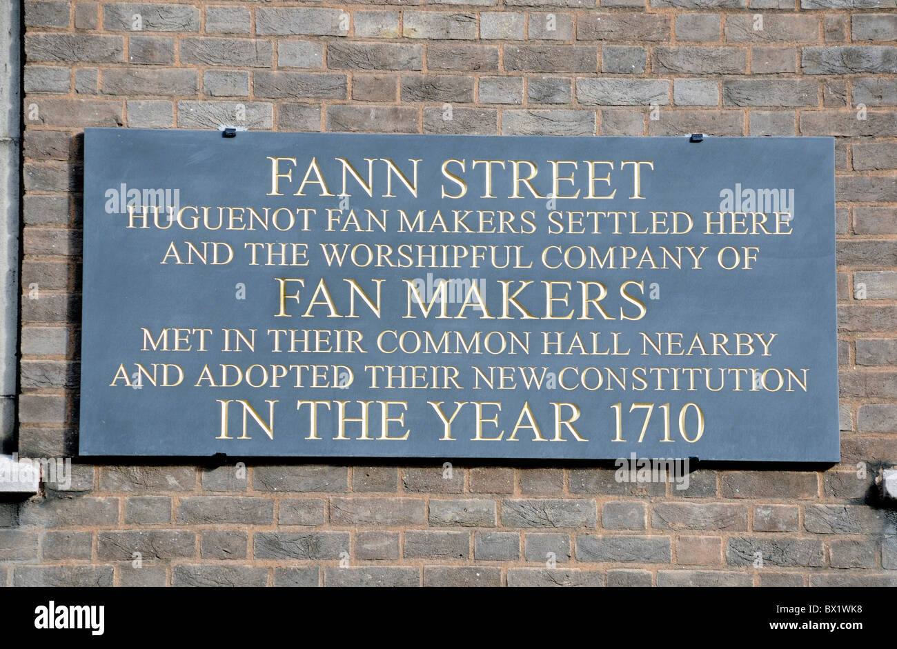 Plaque on the wall in Fann Street to the Huguenot Fan Makers and the Worshipful Company of Fan Makers Stock Photo