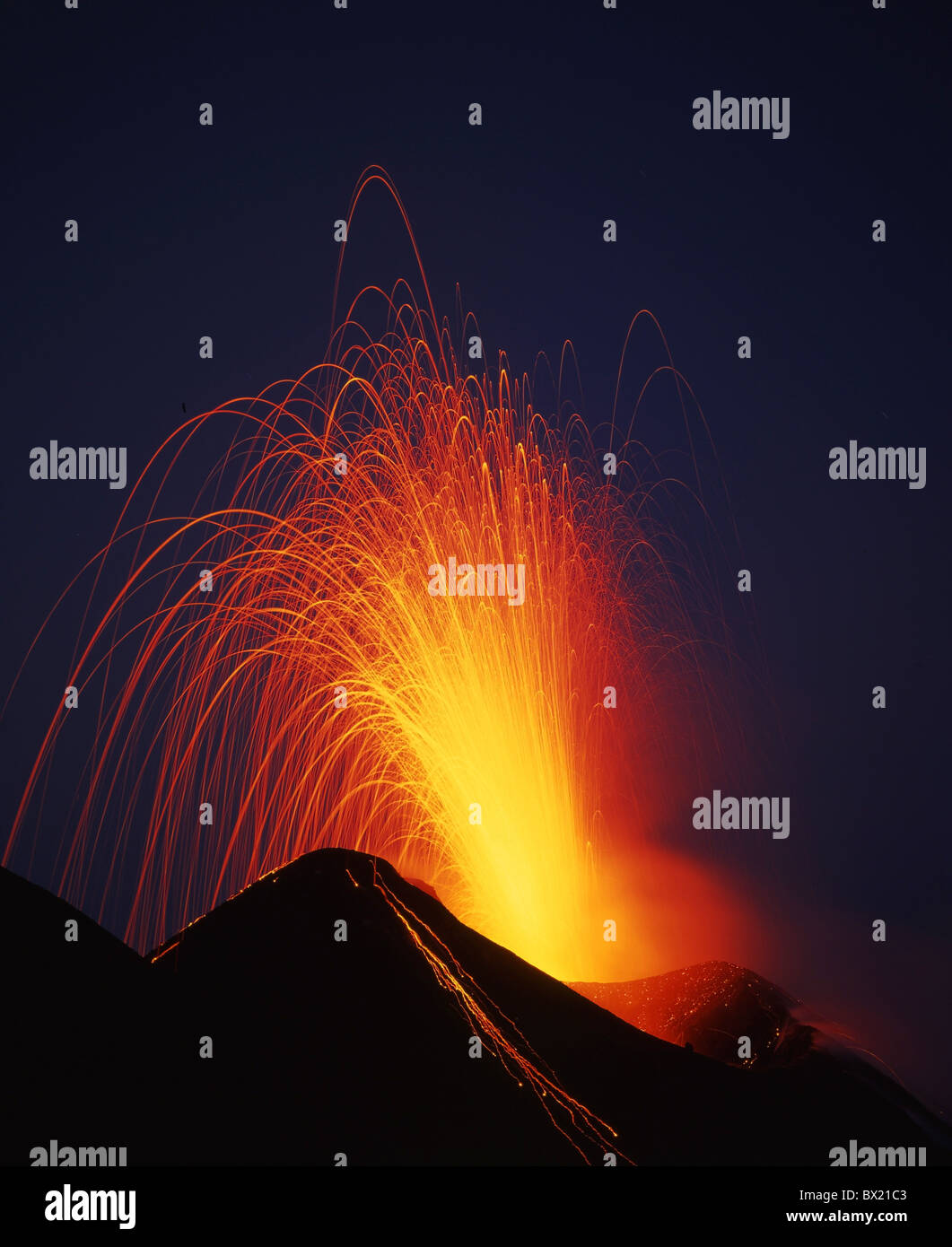 volcano-stromboli-italy-europe-aeolian-islands-at-night-night-volcanism