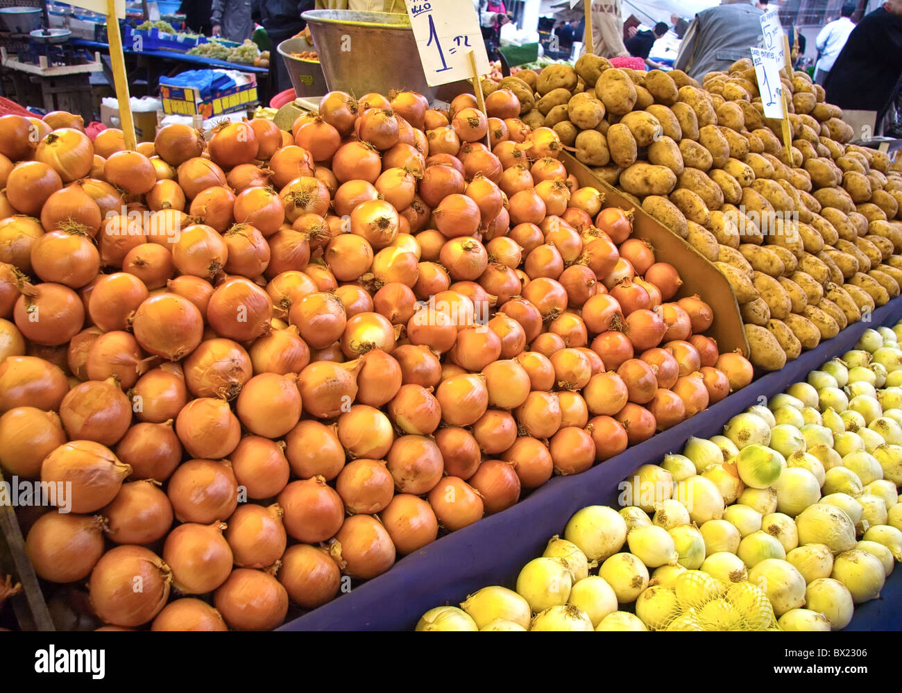 Pile onion hi-res stock photography and images - Alamy