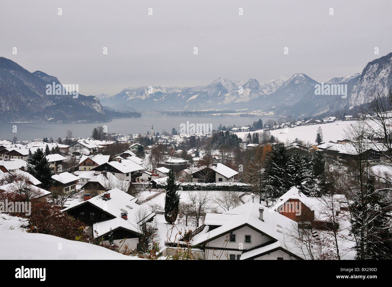 St Gilgen village in winter with Lake Wolfgang (Wolfgangsee)  in the background.  It was here that Mozart's mother was born.  Austria Stock Photo
