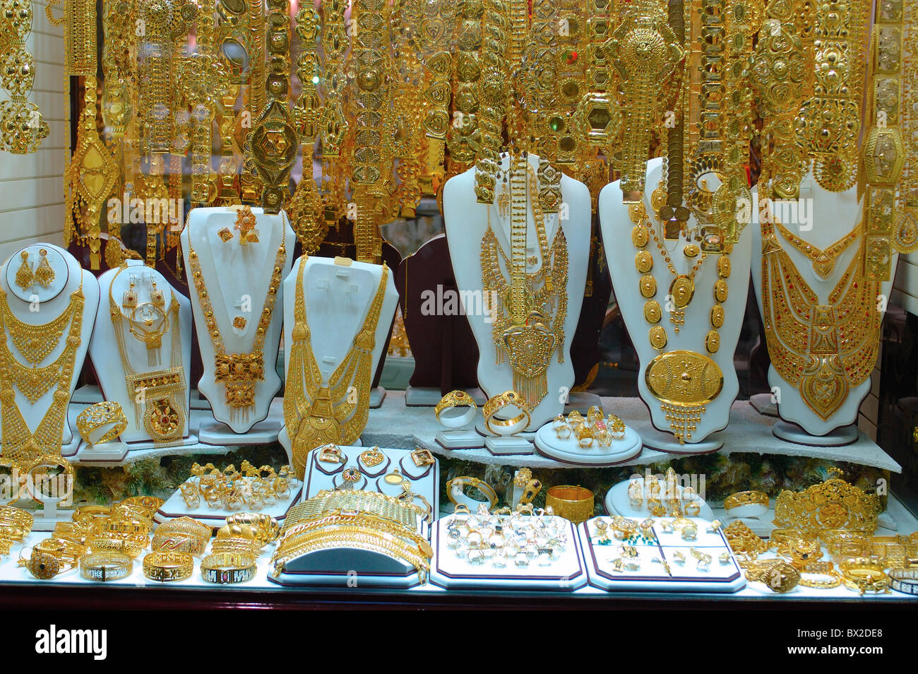 Souk market jewellery in Arabic oriental golden gold shopping shop-window  shopping Souq Deira Dubai unite Stock Photo - Alamy