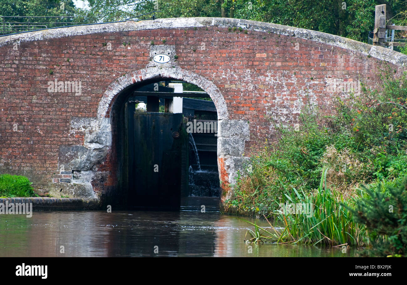 Lock Gate semi open on old Victorian Canal lock Stock Photo Alamy