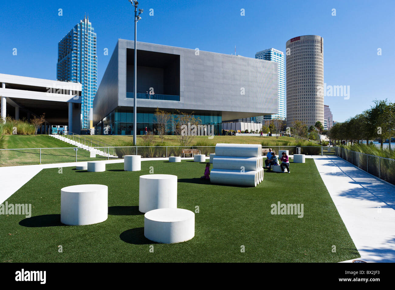 The Tampa Museum of Art on the banks of the Hillsborough River, Tampa, Florida, USA Stock Photo