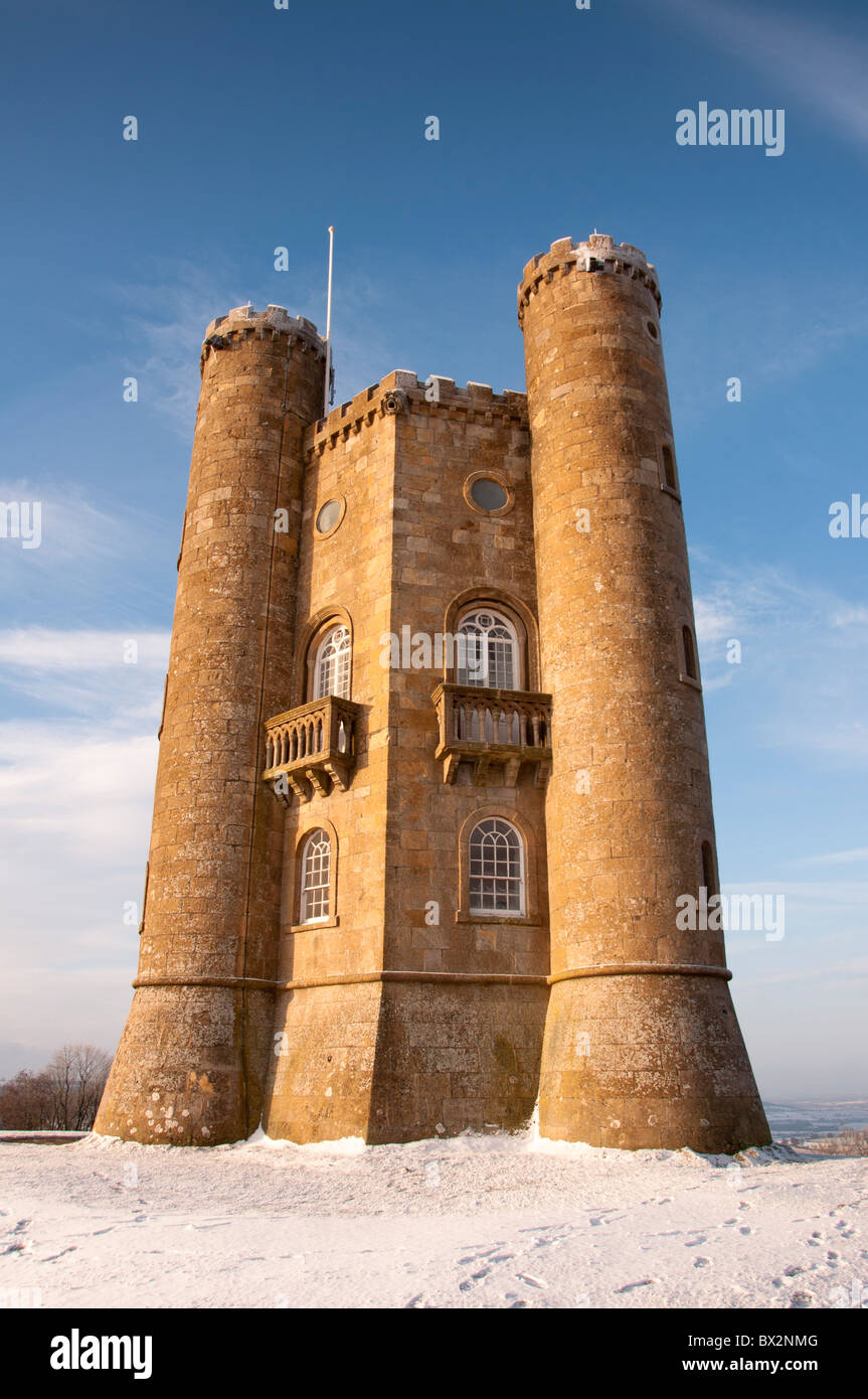 Broadway tower in winter snow. in the Cotswolds, Gloucestershire. UK Stock Photo