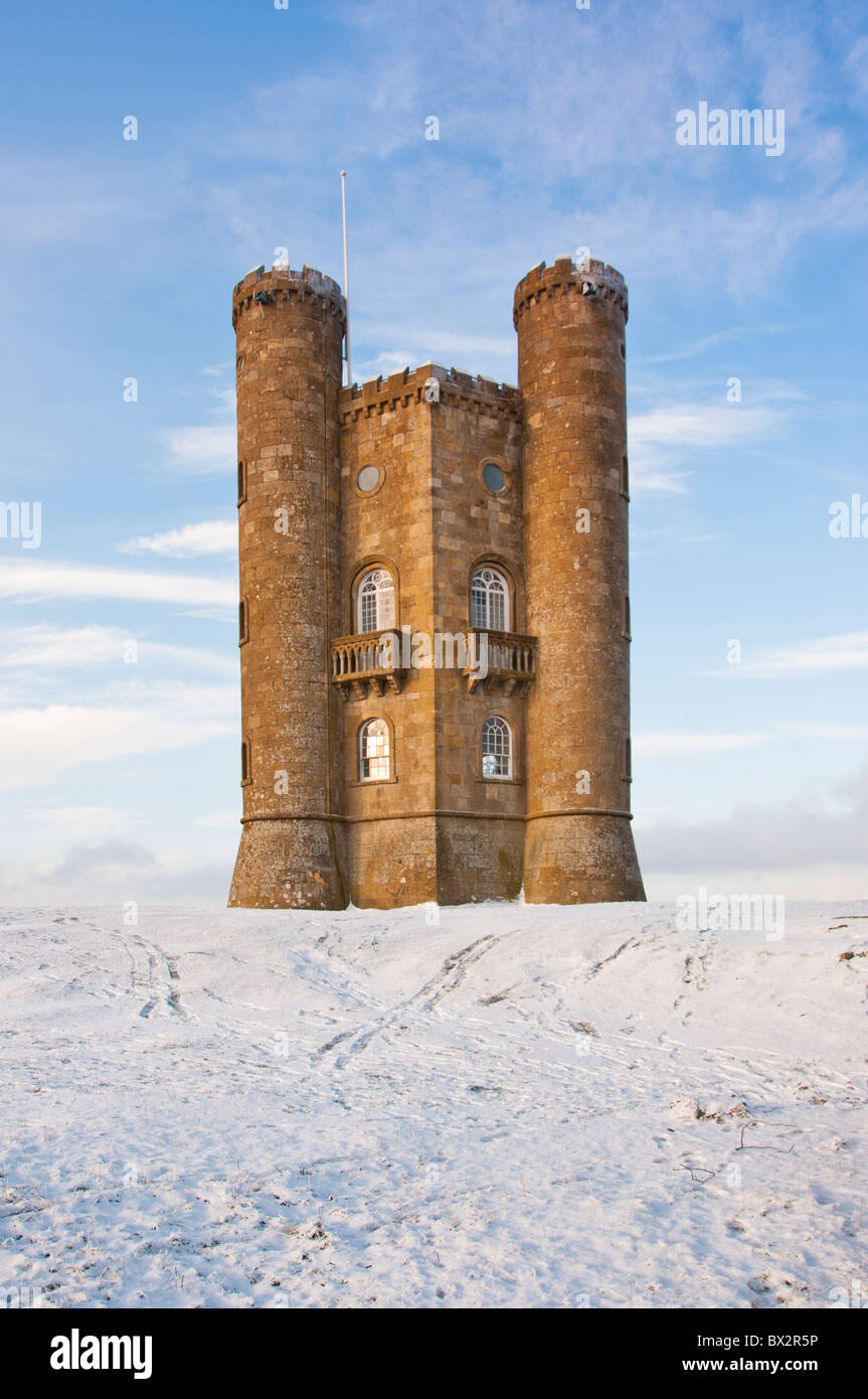 Broadway tower in winter snow. in the Cotswolds, Gloucestershire. UK Stock Photo