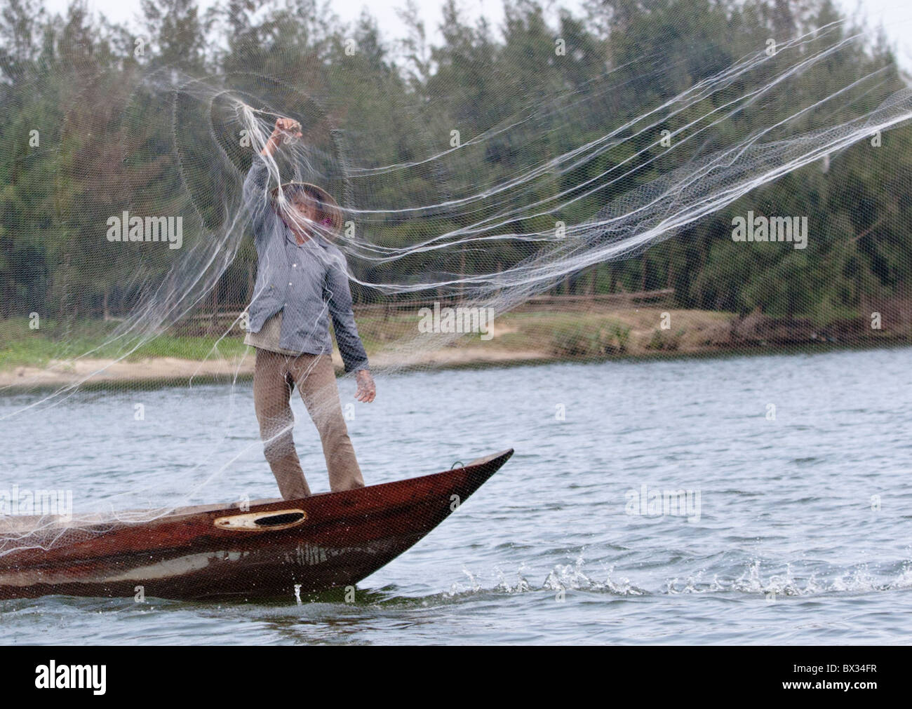 Vietnamese casting net hi-res stock photography and images - Alamy