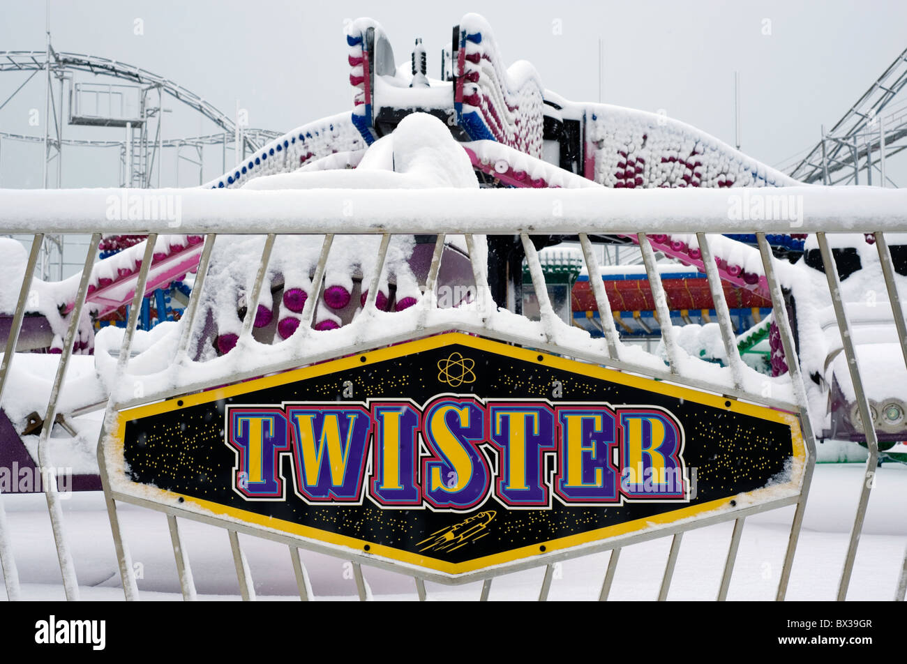 Fairground snow hi-res stock photography and images - Alamy
