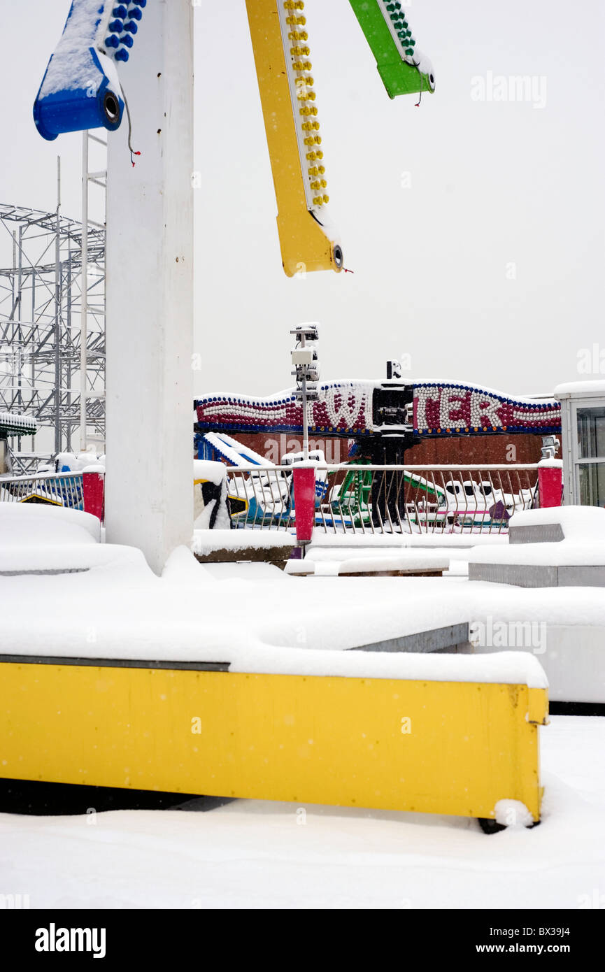 deserted fairground ride under a blanket of fresh snow Stock Photo Alamy