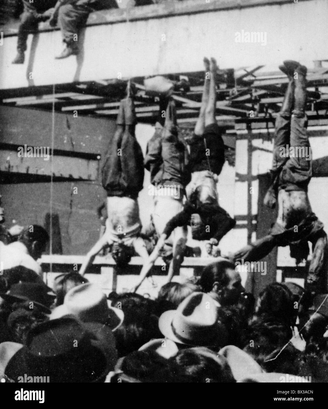 BENITO MUSSOLINI   and other Facists are hung in the Piazalle Loreto, Milan 29 April 1945. See Description below Stock Photo