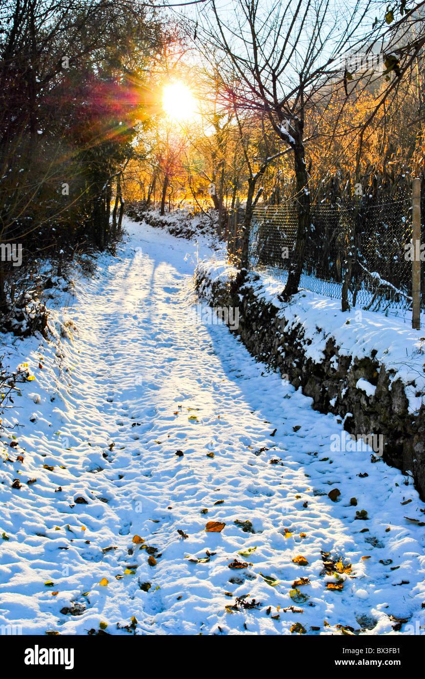 Sun on snowy mountain hi-res stock photography and images - Alamy