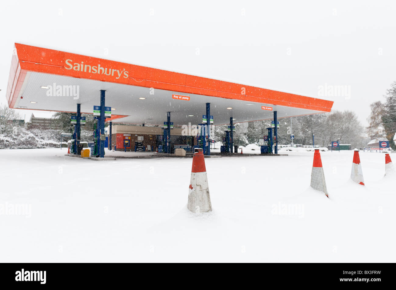 Snowed under, Sainsburys garage under deep snow 12" to 18" in cold snap