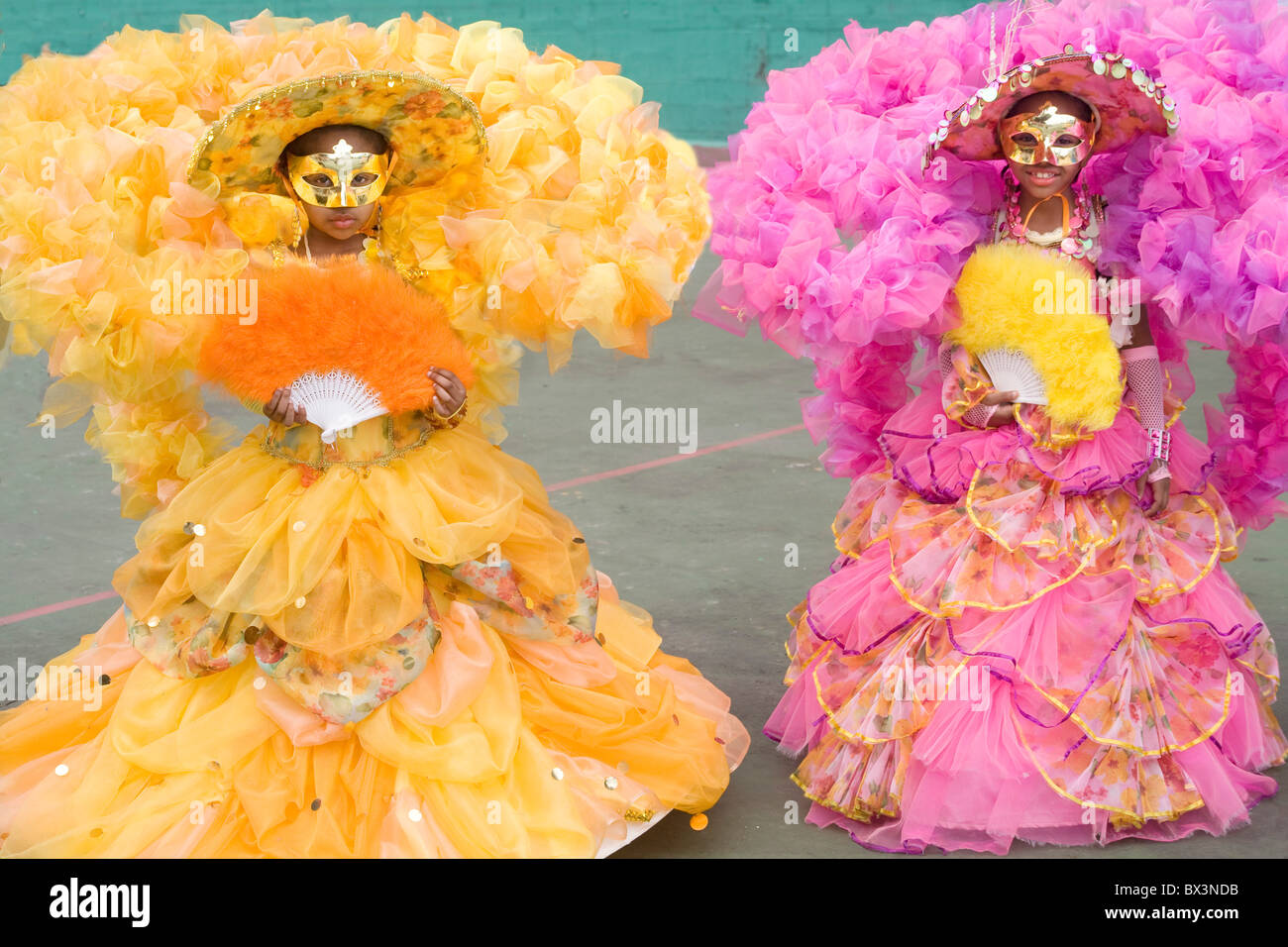 Girls in costume venice carnival hi-res stock photography and images ...