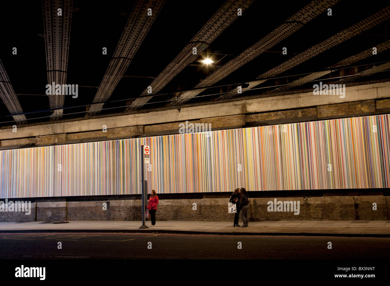 Bus stop uk london woman hi-res stock photography and images - Alamy