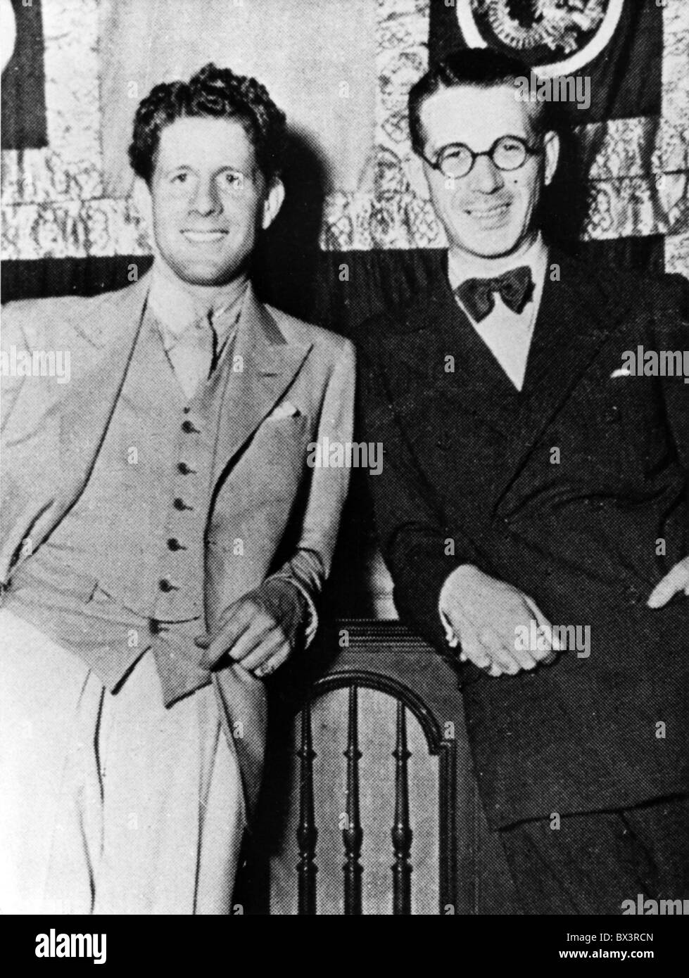 HENRY HALL (1898-1989) British bandleader at right with Rudy Vallee Stock Photo