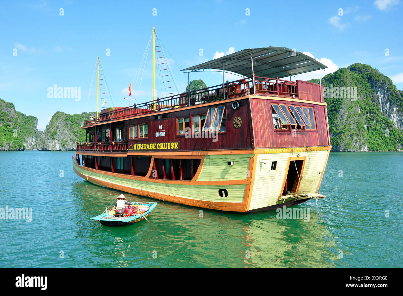 Vietnam junk boat hires stock photography and images Alamy